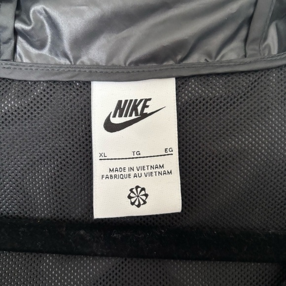Nike Women’s Black Windbreaker Jacket - Picture 3 of 5